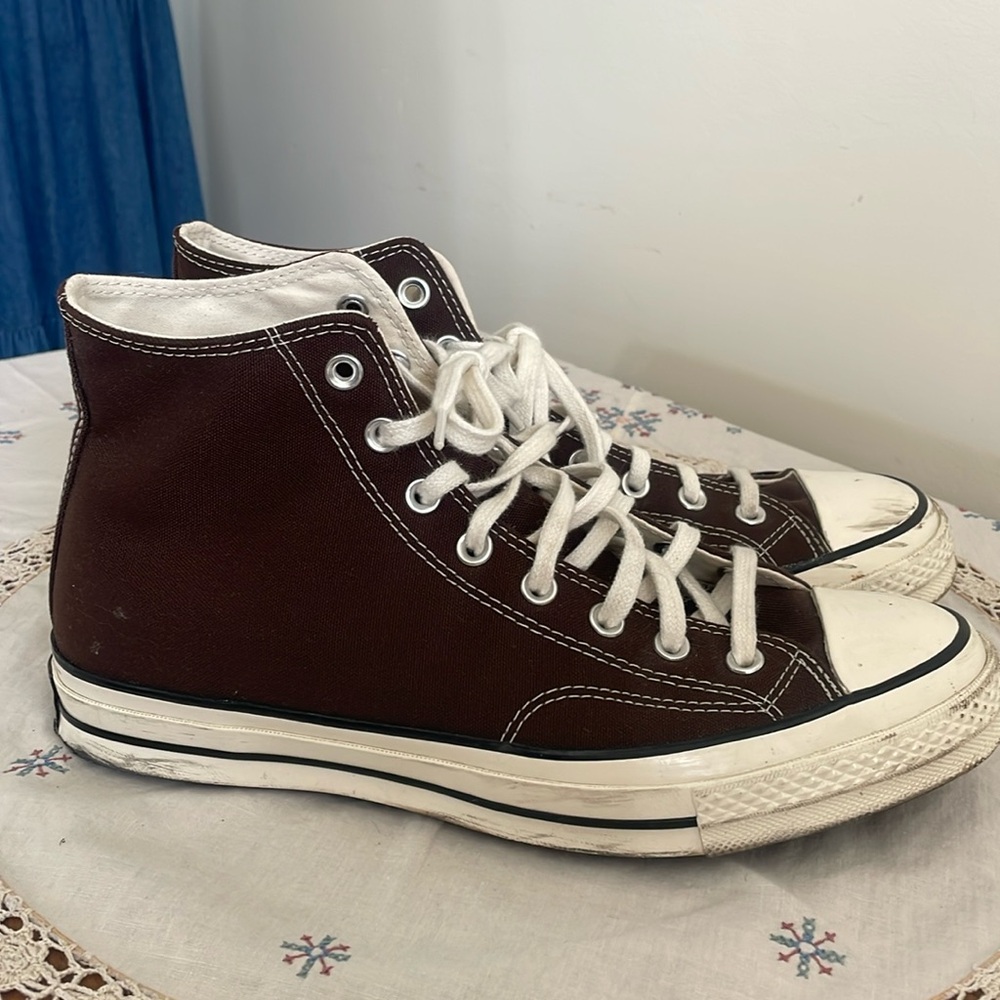 Brown hi top converse all stars 10.5